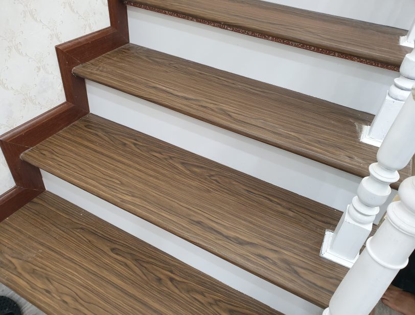 Cách thi công bậc cầu thang nhựa giả gỗ