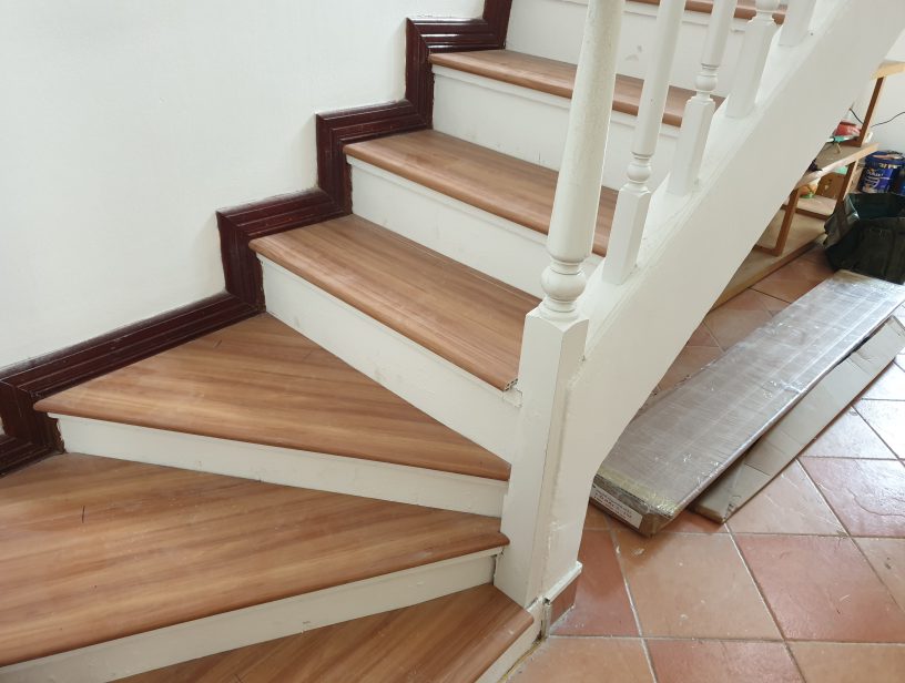 Mặt bậc cầu thang nhựa đặc