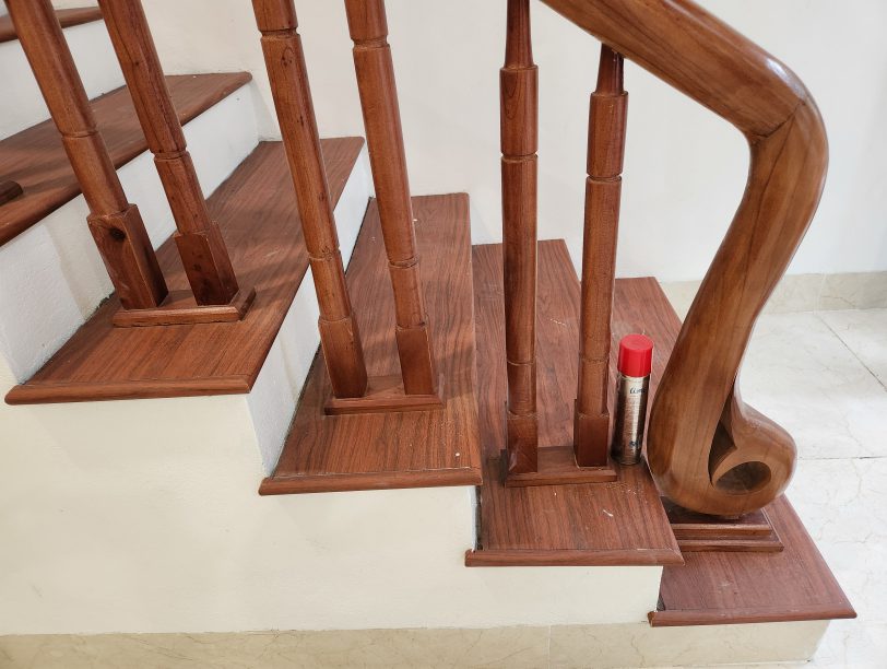 Mặt bậc cầu thang nhựa giả gỗ là gì