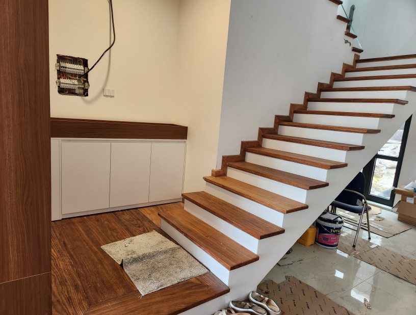 bậc cầu thang nhựa giả gỗ