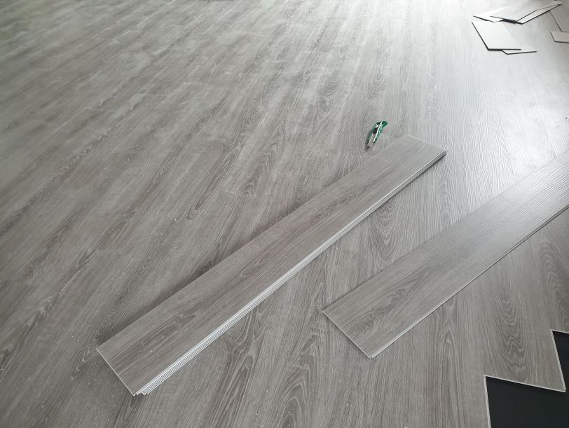 Sàn nhựa giả gỗ hèm khóa
